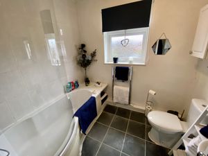 Family Bathroom/WC- click for photo gallery